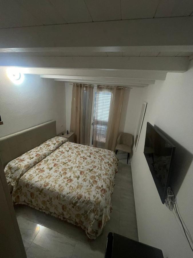 La Perla Del Mare 2 Bed and Breakfast La Caletta Eksteriør billede