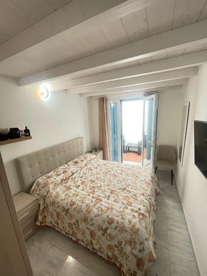 La Perla Del Mare 2 Bed and Breakfast La Caletta Eksteriør billede